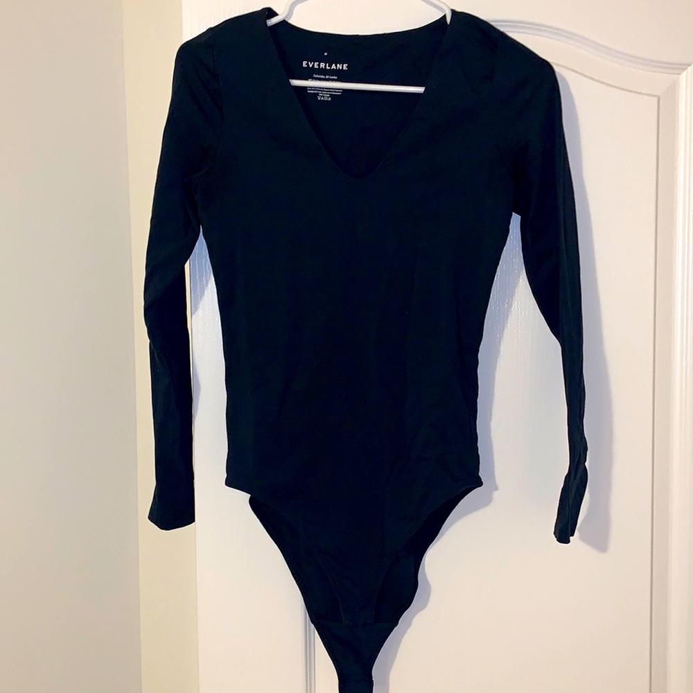 😎Everlane long sleeve V- neck black bodysuit szM